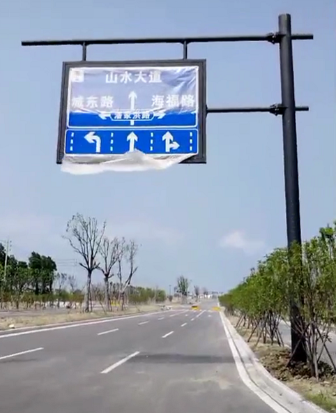 交通標(biāo)志桿